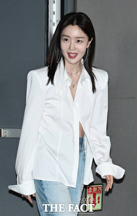 배우 한선화가 28일 오후 서울 용산구 CGV 용산 아이파크몰에서 열린 영화 '교생실습' 언론시사회 및 기자간담회에 참석하고 있다. /이새롬 기자