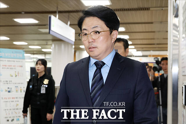 '김건희 집사'로 알려진 김예성 씨가 29일 오후 서울 서초구 서울고등법원에서 열린 횡령 등 혐의 항소심 선고 공판에 출석하고 있다. /박헌우 기자