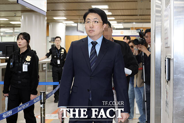 '김건희 집사'로 알려진 김예성 씨가 29일 오후 서울 서초구 서울고등법원에서 열린 횡령 등 혐의 항소심 선고 공판에 출석하고 있다. /박헌우 기자