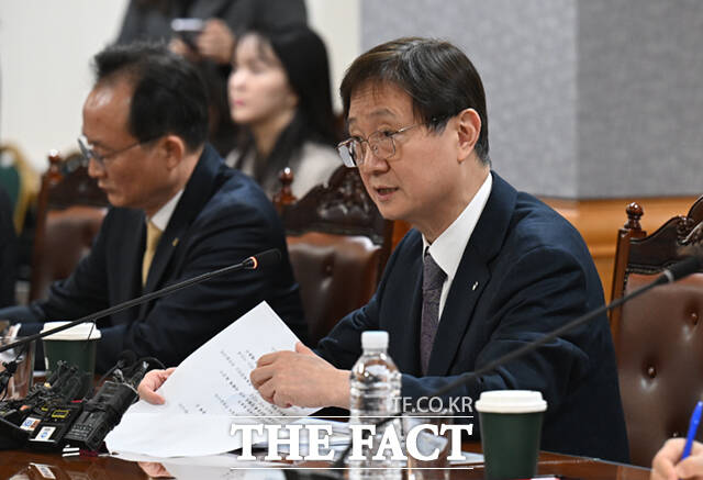 이찬진 금융감독원장이 지난 2월 12일 오후 서울 중구 은행회관에서 열린 20곳 국내은행 은행장의 간담회에 참석해 모두 발언하고 있다. /이새롬 기자