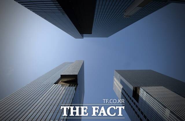 삼성전자가 오는 30일 1분기 확정 실적을 발표한다. 직후 진행되는 컨퍼런스콜에서는 주요 경영 현황에 대한 회사 입장이 나올 예정이다. /더팩트 DB