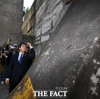  균열 옹벽 살펴보는 정원오 후보 [포토]