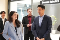  엔비디아 젠슨 황 딸, 두산로보틱스 방문…피지컬 AI 협력 논의