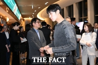  정용진 회장 부인 콘서트 찾은 추영우 [TF사진관]