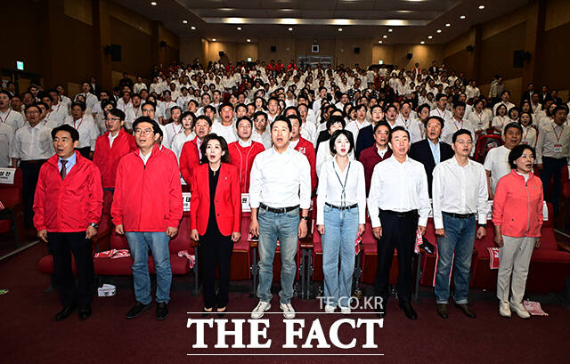 제9회 전국동시지방선거 국민의힘 서울시당 필승결의 및 공천자대회가 30일 오전 서울 여의도 국회 의원회관 대회의실에서 열린 가운데 장동혁 국민의힘 대표의 좌석이 누락되어 있다. /국회=배정한 기자