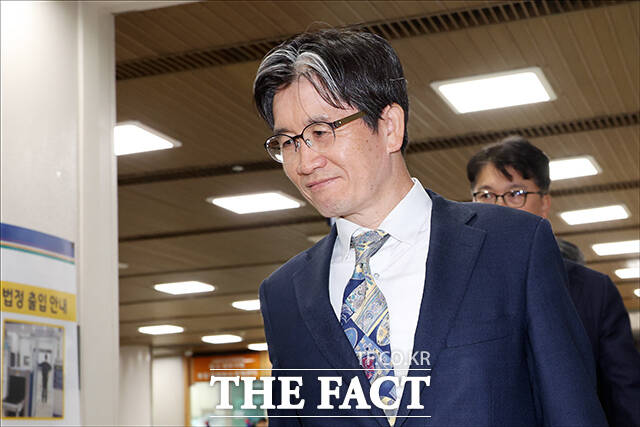 오동운 고위공직자범죄수사처(공수처) 처장이 30일 오전 서울 서초구 서울중앙지방법원에서 열린 순직 해병 사건 수사 방해 혐의 공판에 출석하고 있다. /박헌우 기자