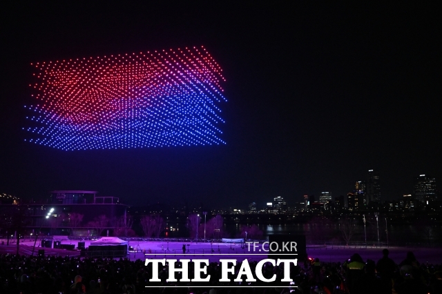 방탄소년단이 4월 스타브랜드평판 1위를 차지했다. RM, 진, 슈가, 제이홉, 지민, 뷔, 정국까지 전 멤버가 함께하는 완전체 활동이 시작되면서, 전 세계 팬덤 ‘아미’의 관심이 한꺼번에 집중된 것으로 분석된다. /더팩트 DB