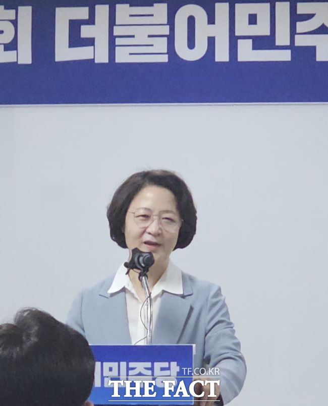 추미애 더불어민주당 경기도지사 후보가 30일 경기도의회 민주당 의원총회에 참석해 발언하고 있다. /이승호 기자