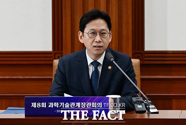 배경훈 부총리 겸 과학기술정보통신부 장관이 30일 오전 서울 종로구 정부서울청사에서 열린 과학기술관계장관회의에 참석해 모두발언을 하고 있다. /임영무 기자