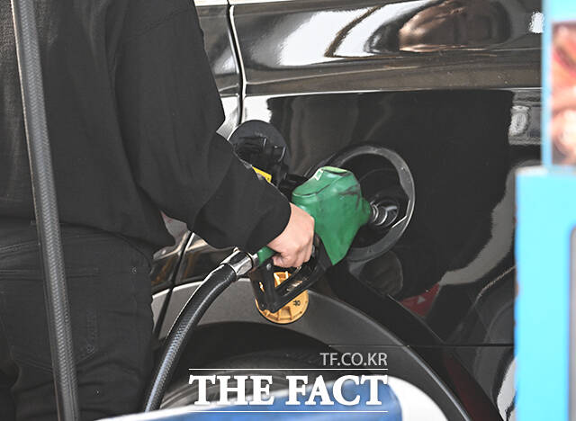 고유가 피해지원금을 5월 1일부터 연 매출 제한 없이 모든 주유소에서 사용할 수 있도록 사용처가 확대됐다. /더팩트 DB