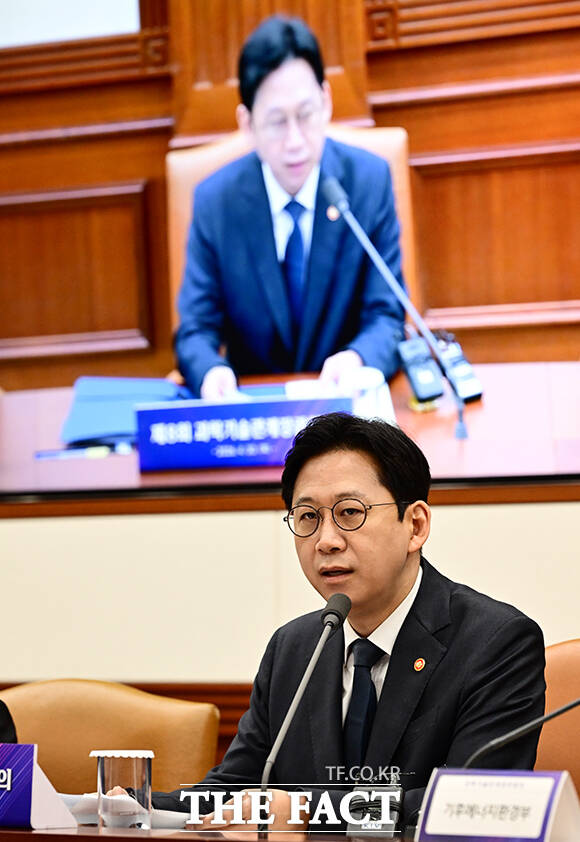 배경훈 부총리 겸 과학기술정보통신부 장관이 30일 오전 서울 종로구 정부서울청사에서 열린 과학기술관계장관회의에 참석해 모두발언을 하고 있다. /임영무 기자