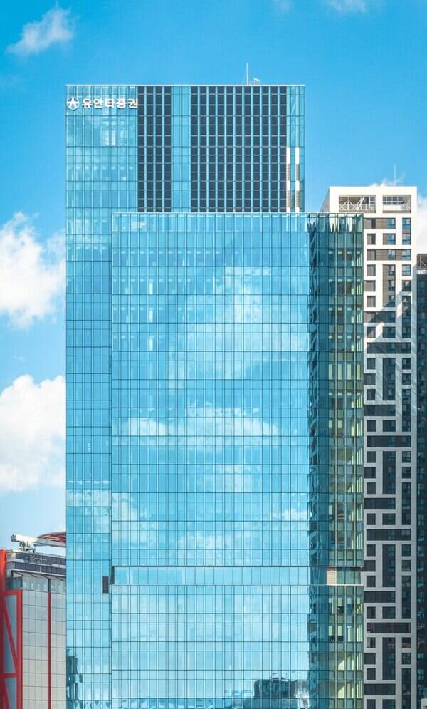 유안타증권이 오는 5월 7일 삼성전자와 SK하이닉스를 중심으로 반도체 업종 투자 전략을 제시하는 세미나를 개최한다./유안타증권