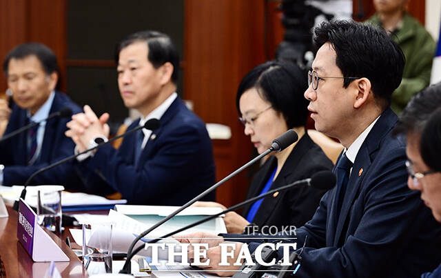 배경훈 부총리 겸 과학기술정보통신부 장관이 30일 오전 서울 종로구 정부서울청사에서 열린 과학기술관계장관회의에 참석해 모두발언을 하고 있다. /임영무 기자