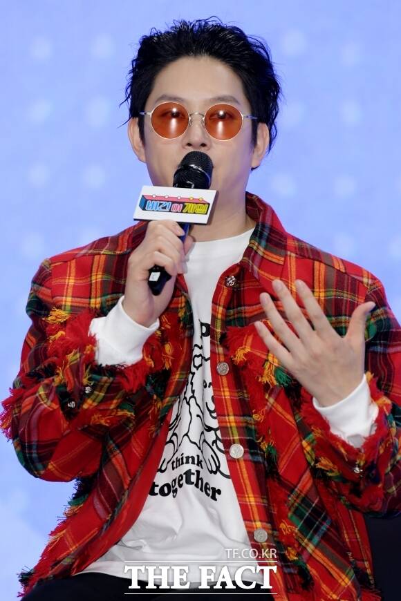 그룹 슈퍼주니어의 김희철이 건강상의 이유로 11년 만에 JTBC '아는 형님'을 떠난다. /더팩트DB