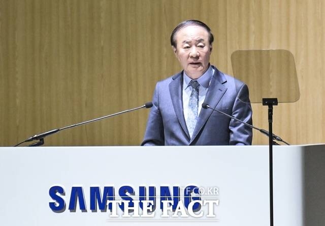 올해 1분기 반도체(DS) 부문에서만 영업이익 53조7000억원을 달성했다. 사진은 지난 3월 진행된 삼성전자 주주총회에서 인사말을 하고 있는 전영현 삼성전자 대표이사 부회장 겸 DS 부문장. /임영무 기자