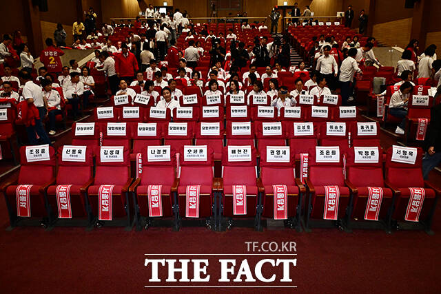 제9회 전국동시지방선거 국민의힘 서울시당 필승결의 및 공천자대회가 30일 오전 서울 여의도 국회 의원회관 대회의실에서 열린 가운데 장동혁 국민의힘 대표의 좌석이 누락되어 있다. /국회=배정한 기자