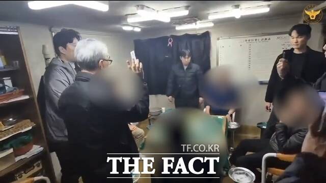 경찰청 국가수사본부(국수본)이 오는 5월부터 8월까지 4개월간 홀덤펍 내 불법 도박행위 집중단속에 나선다고 30일 밝혔다. 사진은 기사와 무관함. /경북경찰청