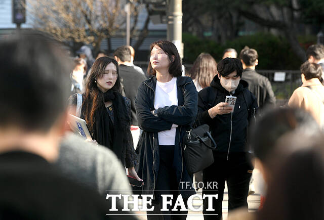 지난해 정규직과 비정규직 간 임금 격차가 확대된 것으로 나타났다./더팩트DB