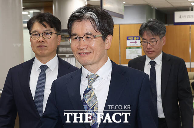 오동운 고위공직자범죄수사처(공수처) 처장이 30일 오전 서울 서초구 서울중앙지방법원에서 열린 순직 해병 사건 수사 방해 혐의 공판에 출석하고 있다. /박헌우 기자