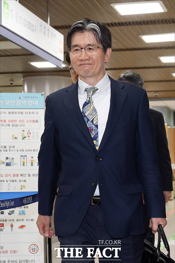 오동운 고위공직자범죄수사처(공수처) 처장이 30일 오전 서울 서초구 서울중앙지방법원에서 열린 순직 해병 사건 수사 방해 혐의 공판에 출석하고 있다. /박헌우 기자