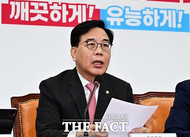 송언석 국민의힘 원내대표가 지난달 23일 오전 서울 여의도 국회에서 열린 최고위원회의에 참석해 모두발언을 하고 있다. /배정한 기자
