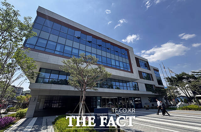 중대범죄수사처(중수청) 개청 준비단이 업무를 개시한 가운데 30일 오후 서울 종로구 창성동 정부서울청사 창성동 별관에는 관계자들이 분주히 움직이고 있다. /임영무 기자