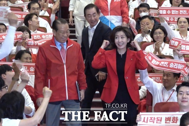 권영세·나경원 국민의힘 의원이 30일 오전 서울 여의도 국회에서 열린 제9회 전국동시지방선거 국민의힘 서울시당 필승결의 및 공천자대회에 참석하고 있다. /국회=김민지 기자