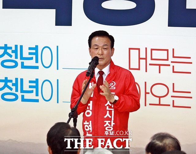 백성현 국민의힘 논산시장 후보가 30일 논산시 선거사무소에서 개소식을 갖고 인사말을 하고 있다. /백성현 캠프