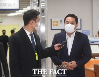  '조국 아들 명예훼손' 강용석·김세의 불구속 기소