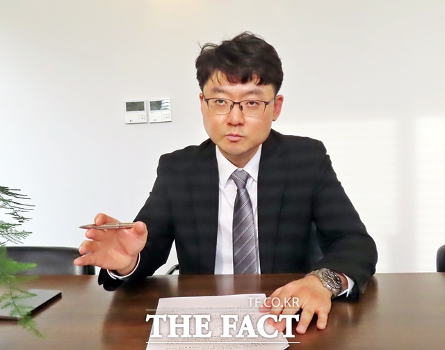하헌휘 세종시장 후보가 2일 세종시 선거사무소에서 <더팩트>와 인터뷰를 하고 있다. /김형중 기자