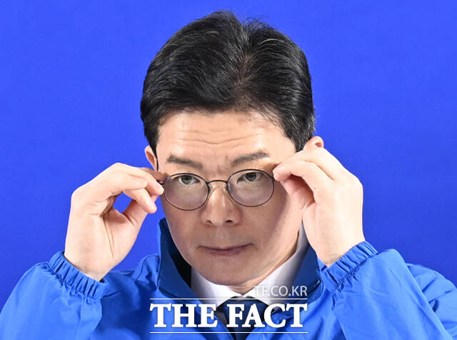 정원오 더불어민주당 서울시장 후보가 4일 서울 중구 태평빌딩에서 서울 지역 구청장 후보들과 간담회하며 모두발언하고 있다. /이새롬 기자