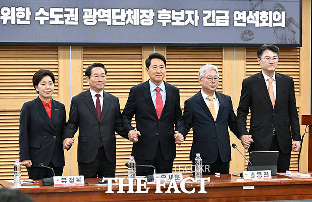 여당의 입법 폭주를 비판하는 목소리가 당내 자중지란에 묻혔다는 분석이 나온다. 사진은 양향자 국민의힘 경기도지사 후보와 유정복 국민의힘 인천시장 후보, 오세훈 국민의힘 서울시장 후보, 조응천 개혁신당 경기도지사 후보, 김정철 개혁신당 서울시장 후보(왼쪽부터)가 지난 4일 오전 서울 여의도 국회 의원회관에서 열린 사법내란 저리를 위한 수도권 광역단체장 후보자 긴급 연석회의에 참석해 기념촬영을 하고 있는 모습. /남용희 기자