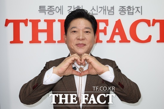 가수들의 권익과 산업 발전을 위해 가요계를 이끄는 가요계 리더로서의 책임까지 짊어진 가수 박상철을 <더팩트> 스페셜 영상 [강일홍의 인터뷰]에 초대해 과거와 현재, 미래를 직접 들어봤다. /이상빈 기자