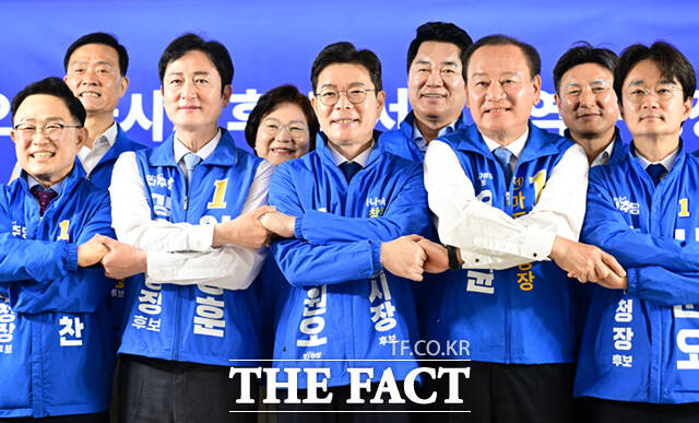 정원오 더불어민주당 서울시장 후보가 4일 서울 중구 태평빌딩에서 서울 지역 구청장 후보들과 간담회하며 모두발언하고 있다. /이새롬 기자