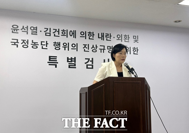 3대 특검(내란·김건희·채상병) 미제 의혹을 수사하는 권창영 특별검사팀(종합특검) 김지미 특검보가 4일 오후 경기 과천시 사무실에서 정례 브리핑을 하고 있다. /김해인 기자
