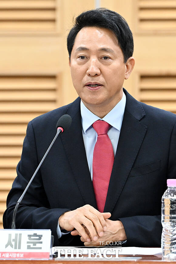 사법내란 저지를 위한 수도권 광역단체장 후보자 긴급 연석회의 제안한 조응천 후보(왼쪽 세 번째).