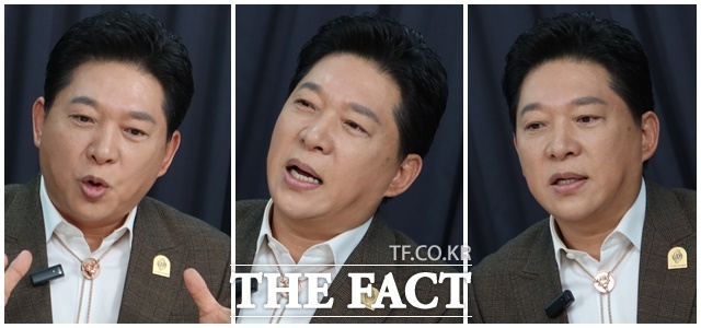 ‘자옥아’, ‘무조건’ '황진이' '빵빵', '꽃바람' '항구의 남자' 그리고 요즘 주목받고 있는 '시작이 반'까지, 가수 박상철은 특유의 구성진 창법과 힘 있는 무대 장악력이 매력이다. /이상빈 기자