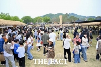  공주 석장리 구석기축제 황금연휴 맞아 연일 '북적'…이틀간 수만 인파