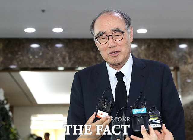 이홍구 전 총리가 지난 2018년 6월23일 서울 송파구 풍납동 서울아산병원 장례식장에 마련된 김종필 전 국무총리의 빈소에서 조문을 마치고 인터뷰를 하고 있다. /더팩트 DB