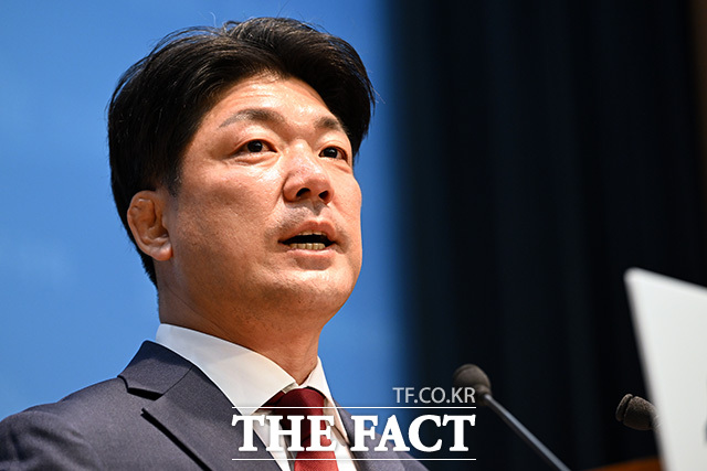 하남갑 국회의원 보궐선거 출마선언 하는 이용 전 의원.