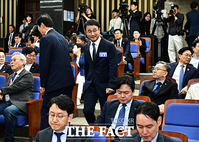 한병도 더불어민주당 의원이 6일 오후 서울 여의도 국회에서 열린 제22대 국회 더불어민주당 원내대표 선출을 위한 의원총회에 참석해 정견발표를 하고 있다. /국회=배정한 기자