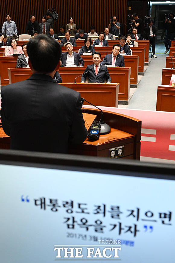 의원총회에서 모두발언 하는 송언석 국민의힘 원내대표.