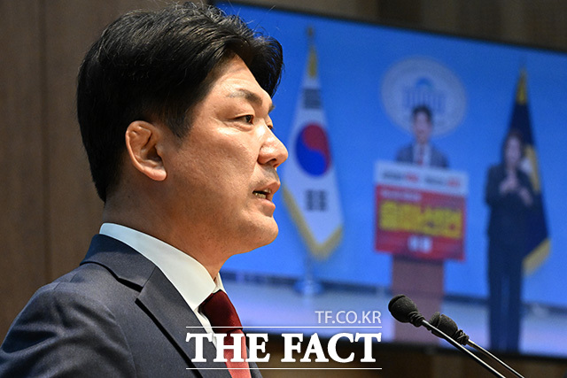 하남갑 국회의원 보궐선거 출마선언 하는 이용 전 의원.