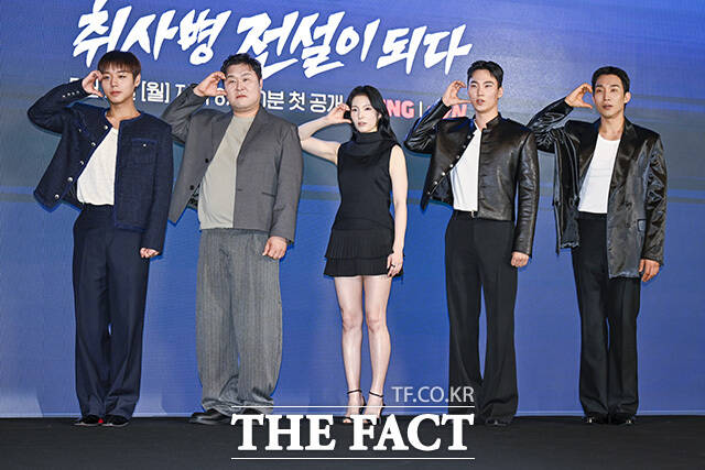 배우 박지훈과 윤경호, 한동희, 이홍내, 이상이(왼쪽부터)가 티빙 오리지널 '취사병 전설이 되다'를 통해 안방극장에 웃음을 전한다. /송호영 기자