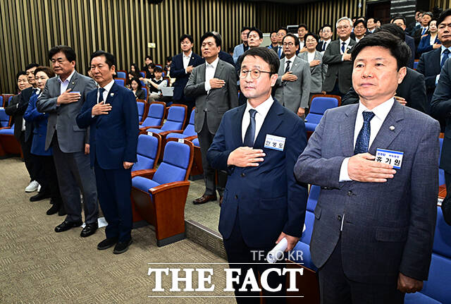 한병도 더불어민주당 의원이 6일 오후 서울 여의도 국회에서 열린 제22대 국회 더불어민주당 원내대표 선출을 위한 의원총회에 참석해 정견발표를 하고 있다. /국회=배정한 기자