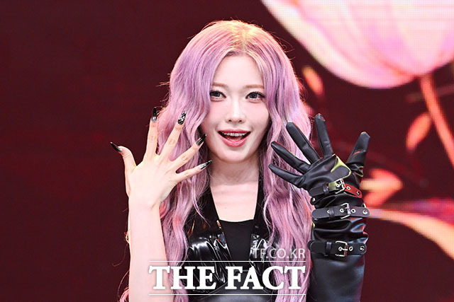 그룹 빌리(Billlie)의 시윤과 션, 츠키, 문수아, 하람, 수현, 하루나(왼쪽부터)가 6일 오후 서울 마포구 SBS프리즘타워 공개홀에서 열린 정규 1집 ‘the collective soul and unconscious: chapter two(더 콜렉티브 소울 앤 언컨시어스: 챕터 2)’ 발매 기념 미디어 쇼케이스에 참석해 포즈를 취하고 있다. /서예원 기자