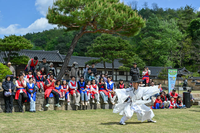 선비세상과 선비문화수련원에서 진행된 어린이 선비축제 모습 /영주시