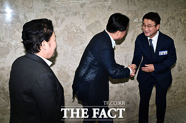 한병도 더불어민주당 의원이 6일 오후 서울 여의도 국회에서 열린 제22대 국회 더불어민주당 원내대표 선출을 위한 의원총회에 참석해 정견발표를 하고 있다. /국회=배정한 기자