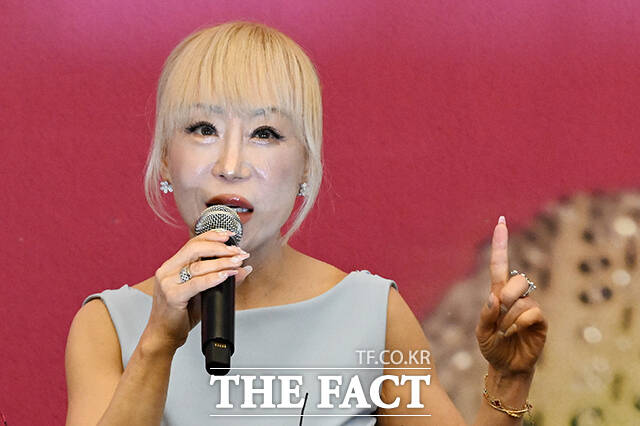 소프라노 조수미가 6일 오후 서울 강남구 그랜드 인터컨티넨탈 서울 파르나스에서 열린 '소프라노 조수미 세계 무대 데뷔 40주년 기념 기자간담회'에 참석해 40주년 프로젝트를 발표하고 있다. /김성렬 기자