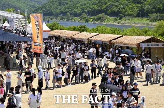 제18회 공주 석장리 구석기 축제가 5일까지 나흘간 7만6000여 명의 관람객을 끌어모으며 성황리에 막을 내렸다. /공주시